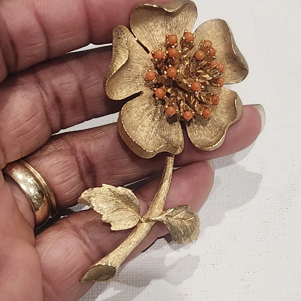 Vintage Gold Tone Flower Brooch Coral Bead Accent Floral Pin Ledo 1961‎